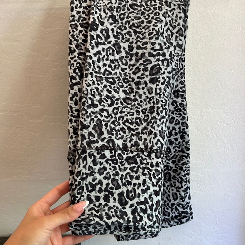 Leopard print leggings